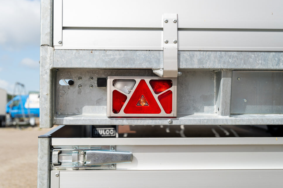 Cantonal Grille de protection pour feux de remorque Aspock Multipoint 5 avec triangle libre 245x140x65 mm - acier inoxydable