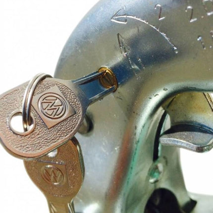 Cantonal serrure d'attelage