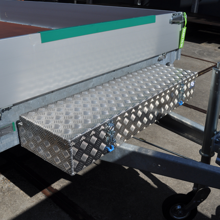 De Haan DE HAAN BOX HE - 1200x380x190 mm - boîte à timon en tôle d'aluminium à damier, étanche à l'eau et à la poussière - équipée de grenouillères remorques