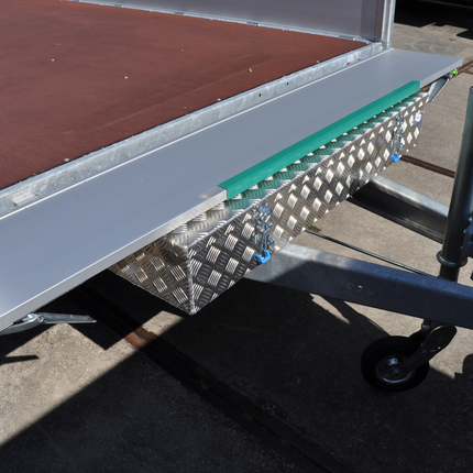 De Haan DE HAAN BOX HE - 1200x380x190 mm - boîte à timon en tôle d'aluminium à damier, étanche à l'eau et à la poussière - équipée de grenouillères remorques