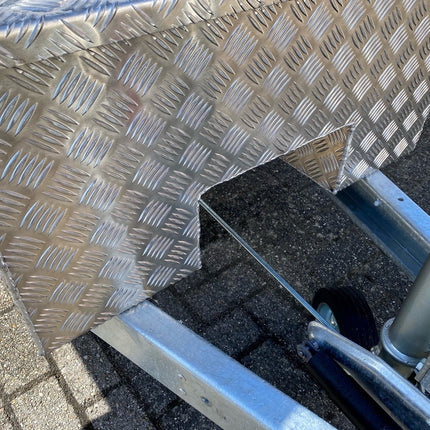 De Haan DE HAAN BOX IN - 800x350x400 mm - boîte à timon en aluminium à damier - équipé d'une serrure papillon