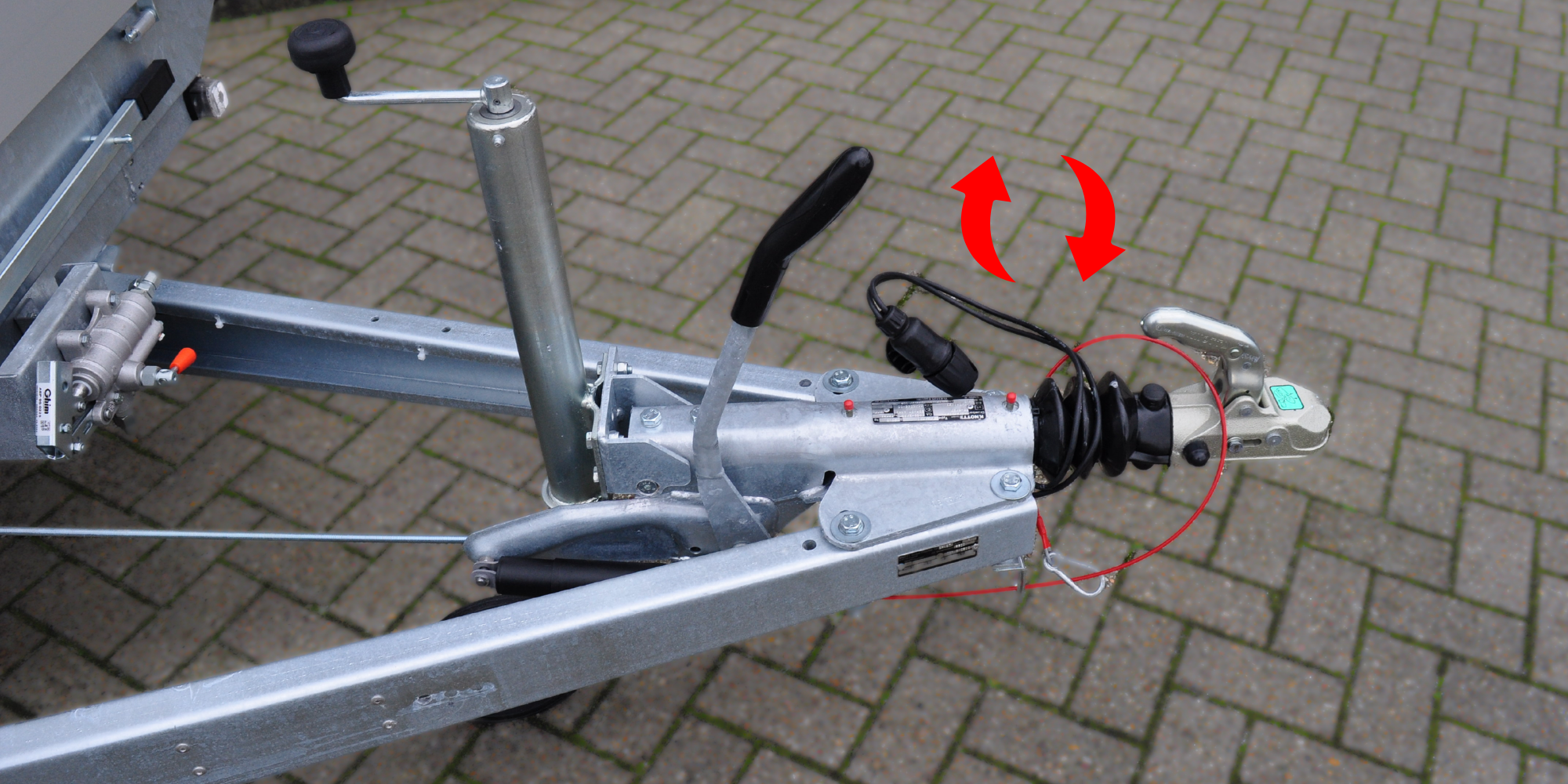 Quel frein d'attelage est monté sur la remorque ?