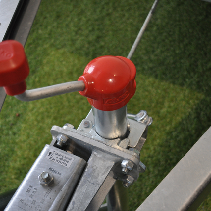 AL-KO Roue jockey AL-KO - 48 mm -jante en acier et roue en caoutchouc solide - y compris manivelle avec palier de pression et manomètre à bille