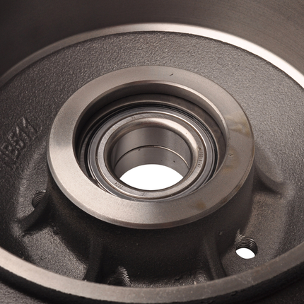 AL-KO Tambour de frein AL-KO aftermarket - 200x50 - entraxe : 5x112 - 2051 Ab avec roulement compact 39/72x37 mm