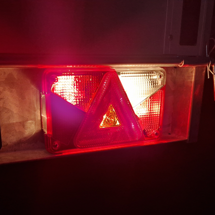 Aspock Aspöck Multipoint 5 - droit - avec feu de recul - prise de courant