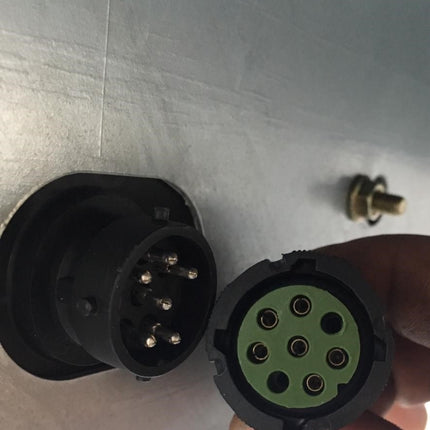 Aspock Feu arrière de remorque - Aspöck Multipoint 5 - droite - raccordement central par connecteur 8 broches baïonnette