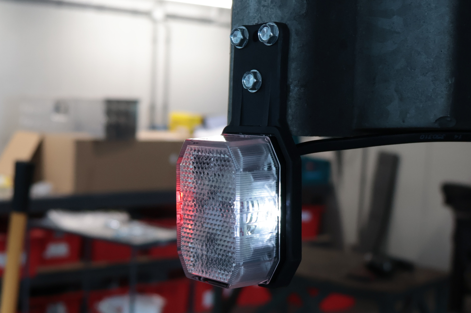 Aspock Feu de position LED Aspöck Flexipoint à droite – rouge/blanc sur petit support en caoutchouc avec câble de 0,5 m