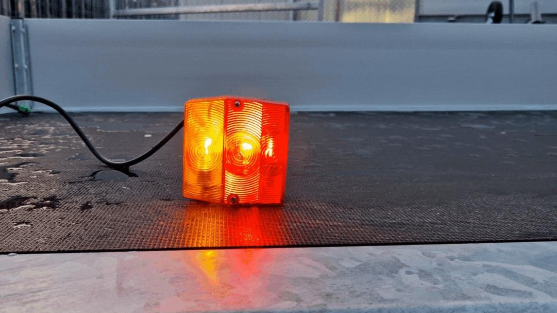 Aspock Minipoint - Feu arrière - 5 broches - gauche/droit avec éclairage de la plaque d'immatriculation