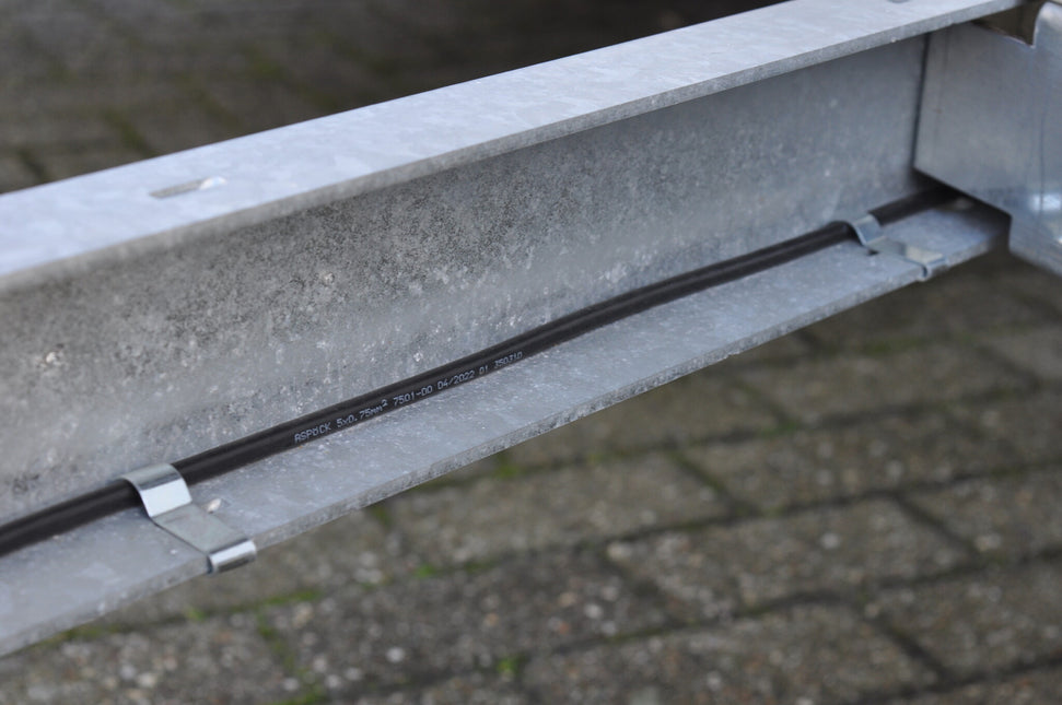 Cantonal Borne de châssis 28 mm pour le passage du câble principal- 20 pièces