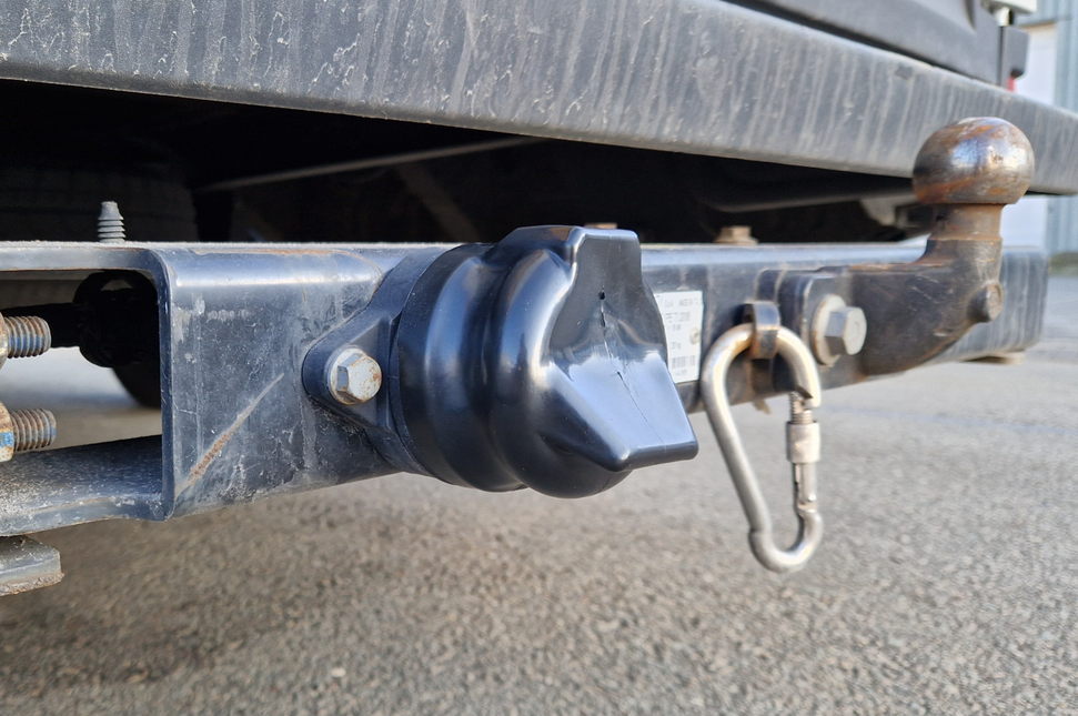 Cantonal Cache-prise (universel)