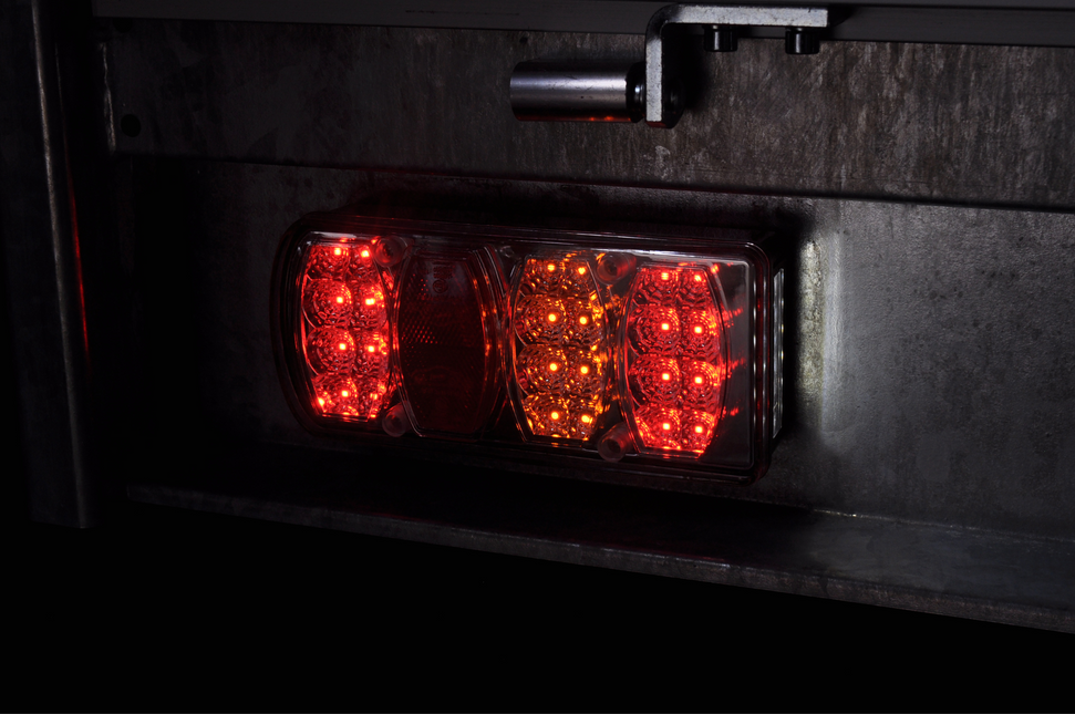 Cantonal Feu arrière Prises Aspöck 228x100x53 mm - entièrement en LED et Plug&Play - gauche