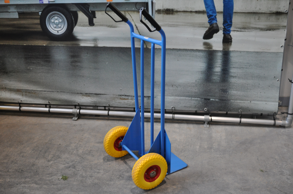 Cantonal Roue de diable - 3.00-4 - pneu plein et jante en acier - capacité de charge maximale 100 kg - diamètre trou d'axe/nombre de moyeux 20 mm - roulements à billes inclus