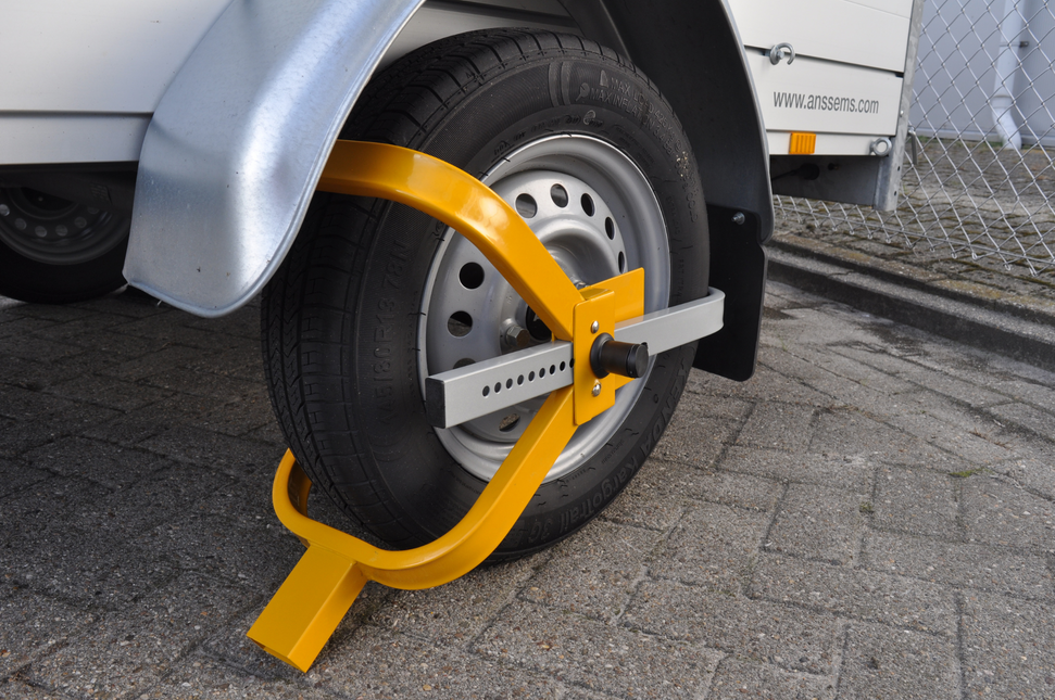 Cantonal Serrages de roue avec serrures universelles de 13" à 15".