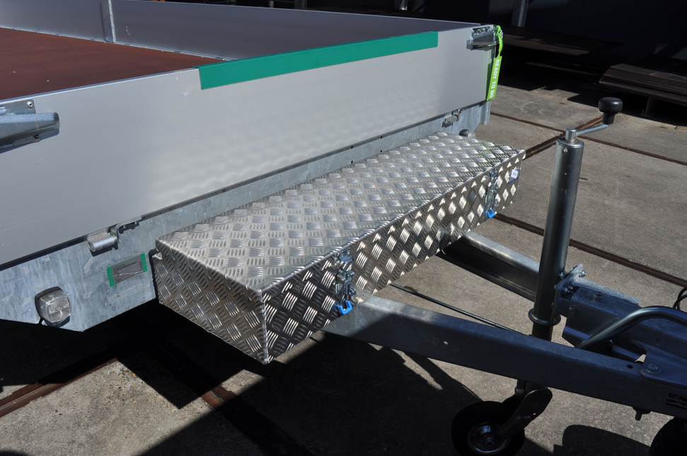 De Haan DE HAAN BOX HE - 1200x380x190 mm - boîte à timon en tôle d'aluminium à damier, étanche à l'eau et à la poussière - équipée de grenouillères remorques