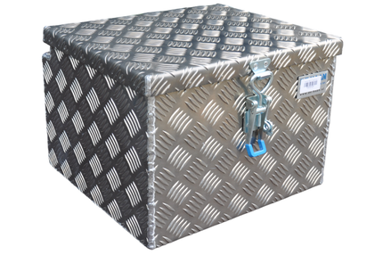 De Haan DE HAAN BOX S - boîte à timon en tôle d'aluminium à damier, étanche à l'eau et à la poussière,  400x380x295 mm- équipée d'une serrure papillon ou d'une grenouillère remorque