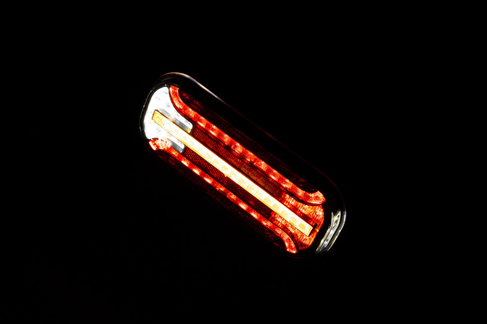 Fristom Fristom FT-230 droit - avec feu de recul - LED 215x95x38 mm - avec clignotant dynamique