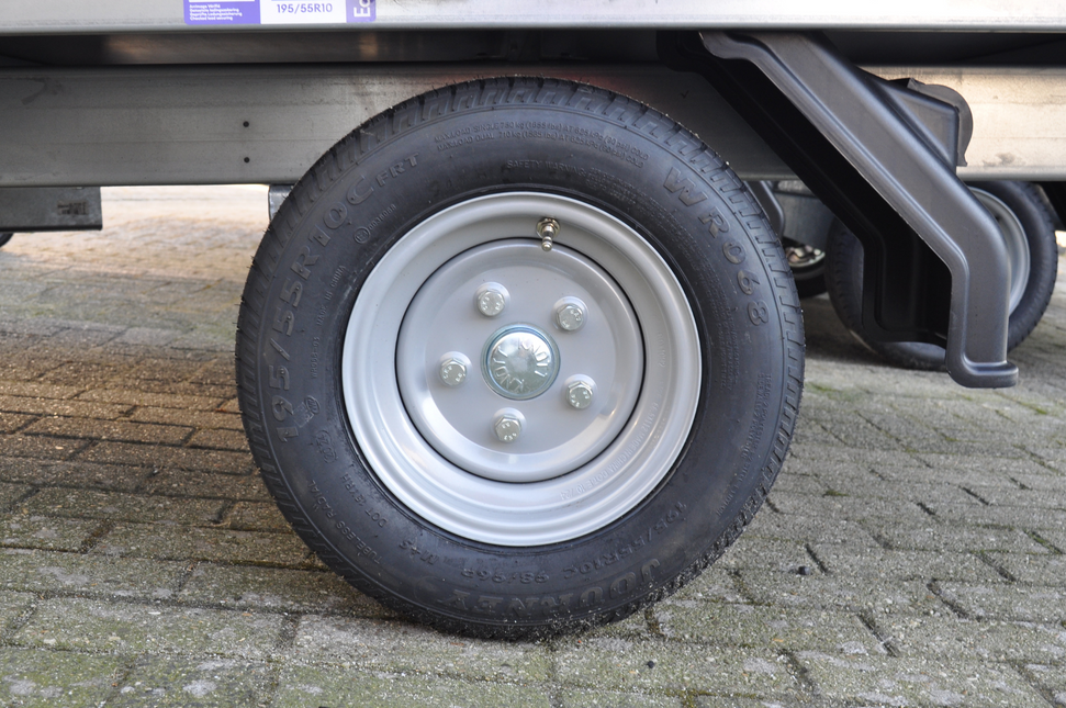 Kargotrail Roue complète 10 pouces - 195/55R10C pneu + jante - ET+25- Mercedes cercle de trous : 5x112 - 750 kg - 10 PR - diamètre du moyeu:  67 mm