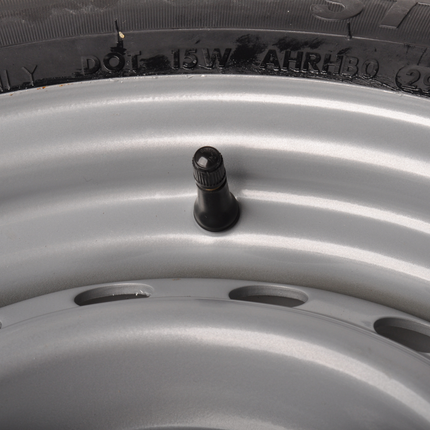 Kargotrail Roue complète 145/70R13 Pneu + Jante (cercle de trous 4x115) 425kg Diamètre du moyeu 85 mm