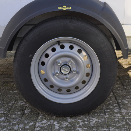 Kargotrail Roue complète 195/65R15 Pneu + Jante (cercle de trous 5x112) 690kg Diamètre du moyeu 67 mm