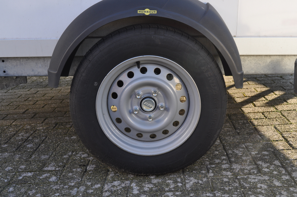 Kargotrail Roue complète 195/65R15 Pneu + Jante (cercle de trous 5x112) 690kg Diamètre du moyeu 67 mm