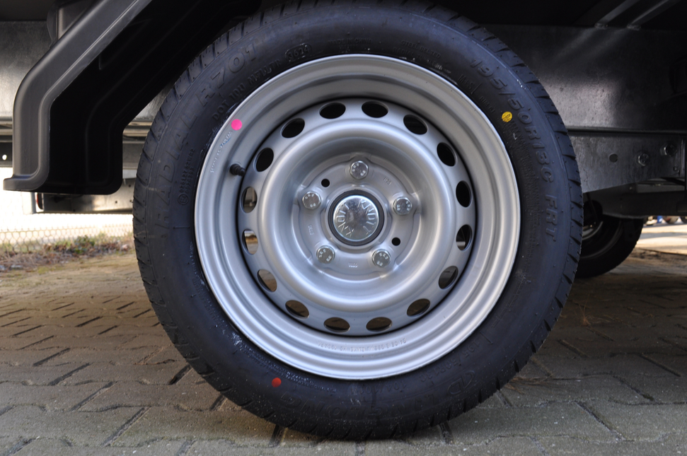 Kenda Roue complète 195/50 R13C + jante (cercle de trous 5x112) 900 kg diamètre du moyeu: 67 mm