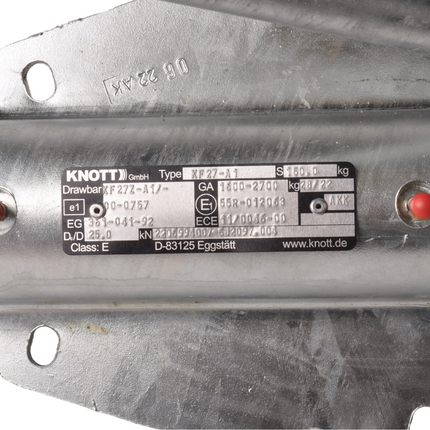 Knott Frein à inertie pour remorque KF27 (2700 kg) Timon en V, y compris console pour roue d'appui.