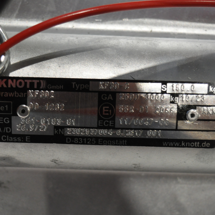 Knott Knott Frein à inertie pour remorque - KF30 type C - capacité max : 3000 kg - connexion au timon en V - y compris la console pour roue jockey