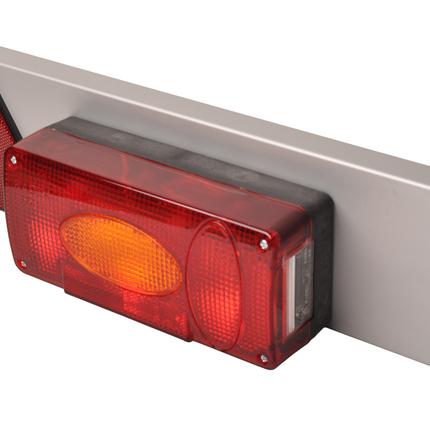 Radex Rampe de signalisation en aluminium avec luminaires Radex 5500 - 7/13 broches - avec prises Radex - 1400x138x90 mm