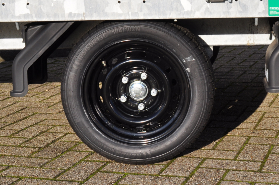 Remorqueshop Roue complète 195/50 R13C avec jante noir (cercle de trous 5x112) 900 kg diamètre du moyeu: 67 mm